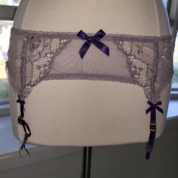 Victoria's Secret Garter Belt - Picture 1 of 8